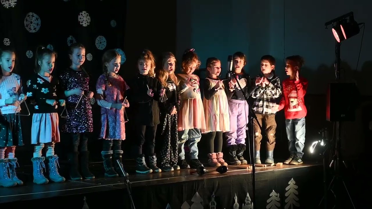 Vánoční školní besídka - 18. prosince 2024 - 1. třída - pásmo písniček