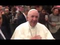 El Papa Francisco toma mate con Caaguaceños