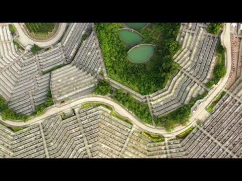 Video: How Vertical Cemeteries Look Like In Hong Kong, And Why The Townspeople Buy Places On Them From A Young Age - Alternative View