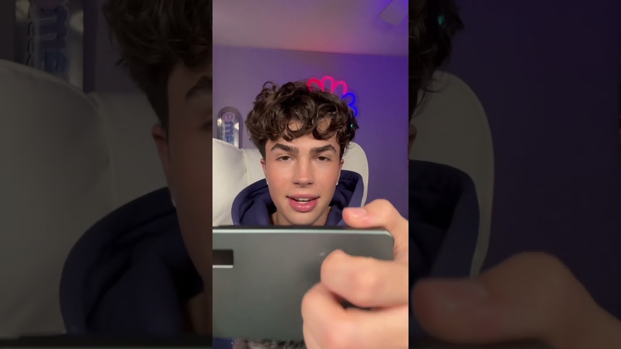 What’s inside my bag🌈bag from leah_carriey on IG!💘