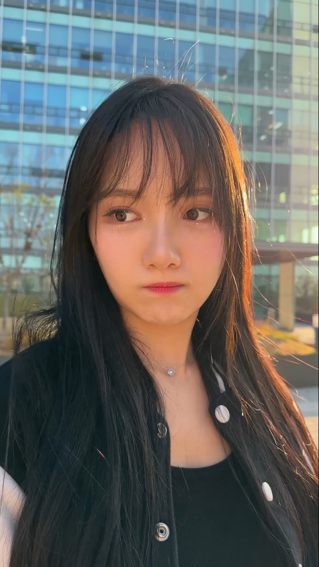 친절한 그녀에게 도움이 필요해요