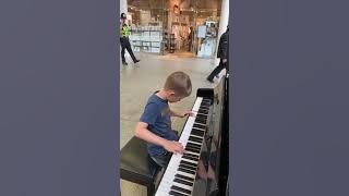 “River Flows in You” by Yiruma at St Pancras Station