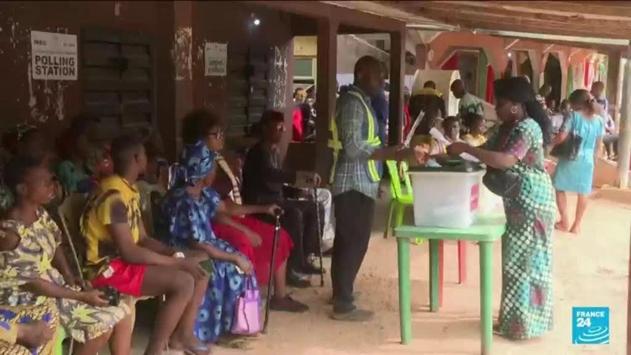 Les Nigérians aux urnes pour élire leur nouveau président • FRANCE 24 ...