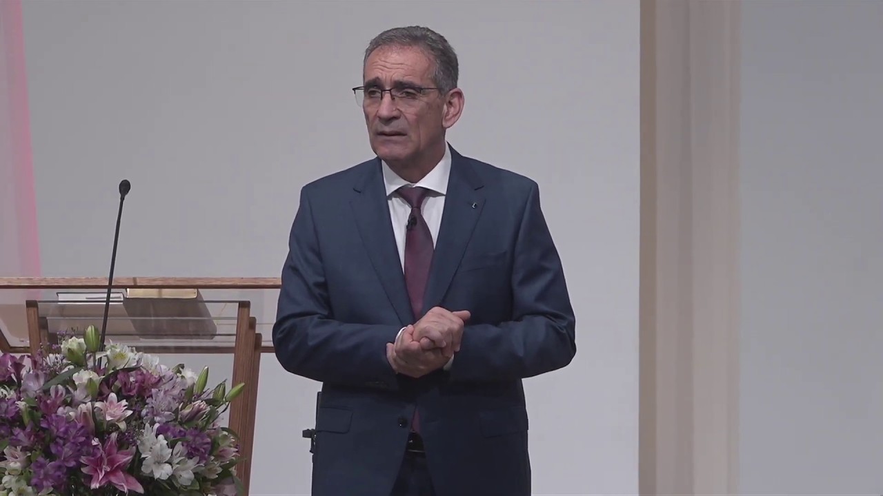 Valentin Dănăiață - La răscrucile credinței