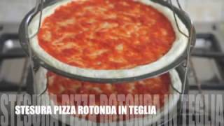 Stesura manuale pizza rotonda in teglia 