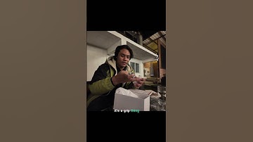 Unboxing Insta360 Flow Pro in a random cafe #unboxing #insta360