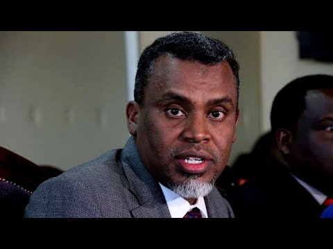 Video: Mendeshaji wa timu ya Ineos Luke Rowe anachukua nafasi ya baiskeli ya daktari iliyoibwa
