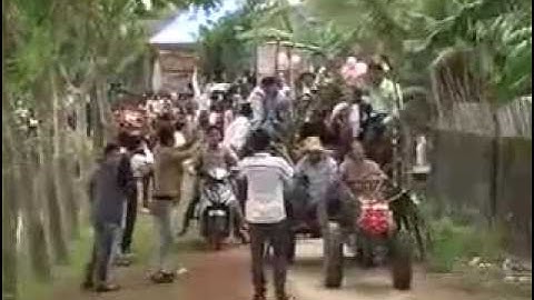 Rước dâu bằng công nông 