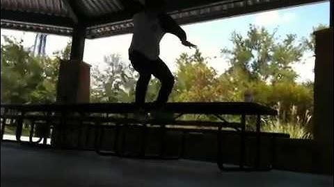 Bs noseslide shuvit out