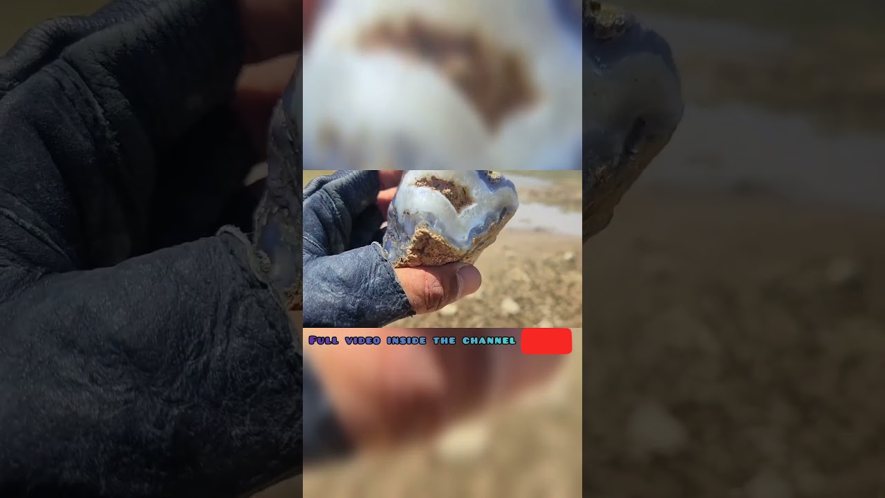 The blue agate that my younger brother hunted 