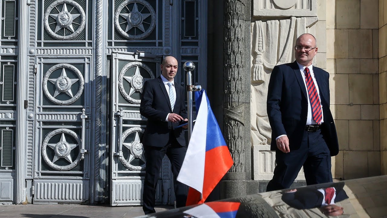 Russia on move over Western ‘provocation’ | Why this pilot commemorated among Chinese?