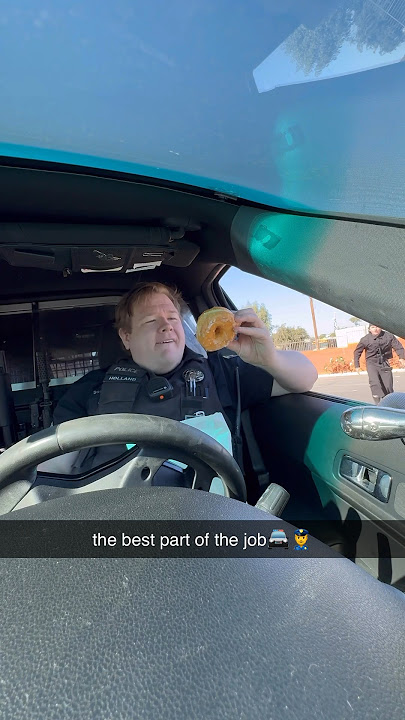 cop gets robbed😳