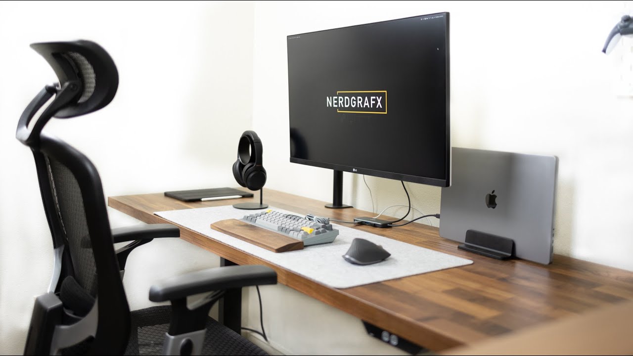 A Guide to a Minimal & Clean Desk Setup: Organize your Workspace - YouTube