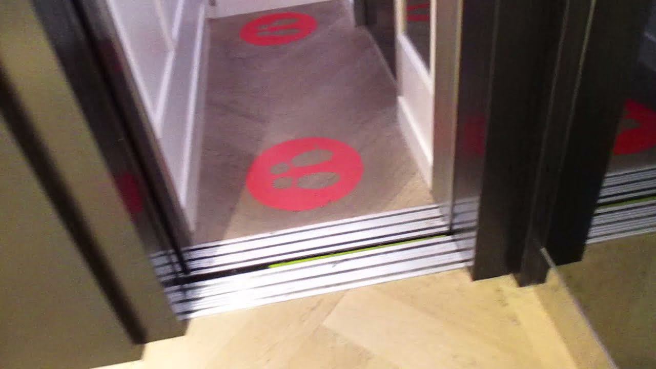 Amsterdam, H & M Kalverstraat 183 (1)