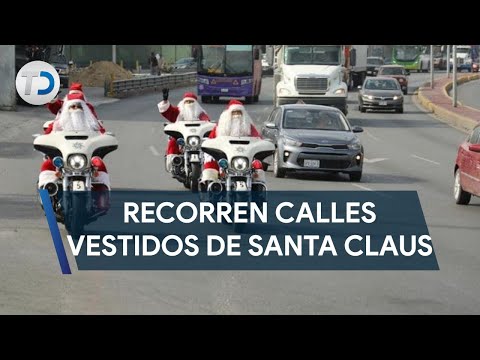 Policías de Monterrey recorren las calles vestidos de Santa Claus