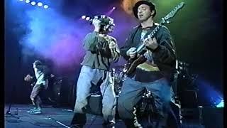 THE HAPPY MONDAYS . LIVE AT THE G-MEX . 1990.