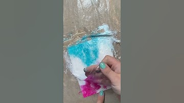 DAY 8! 100 card backgrounds for #100daysofart  #cardmaking #100cardbgs #plasticwrap #mixedmedia