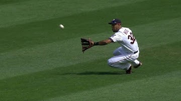 LAA@MIN: Hicks makes sliding grab to rob Trout