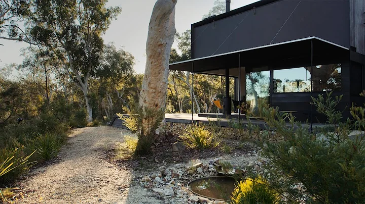 Architect Simon Anderson's own off-grid, bushfire ...