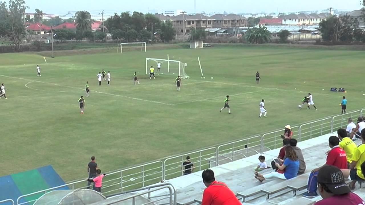 Amazing drible from Bangkok United's Sanrawat (Camp) against BEC Tero