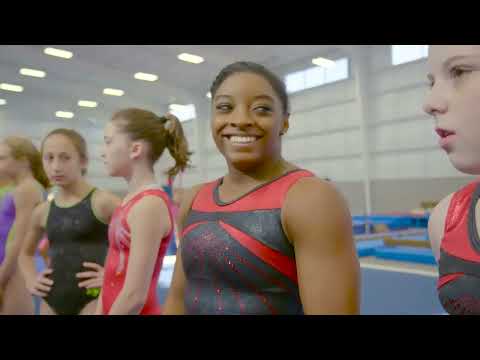 Video: Puas simone biles muaj lub gym?