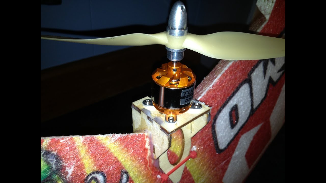 Tek Sumo Flying Wing Aerobatic Flyer