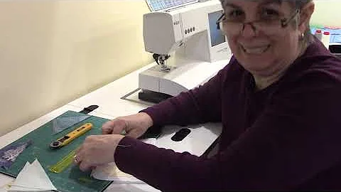 Paper Piecing the Pig's Tail Block with Phyllis for Mad Moody Quilting Fabrics