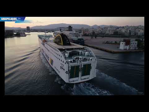 F/B ELYROS - ANEK LINES  (Ro RoPassenger Ship) Maneuvers in the ports from the bridge