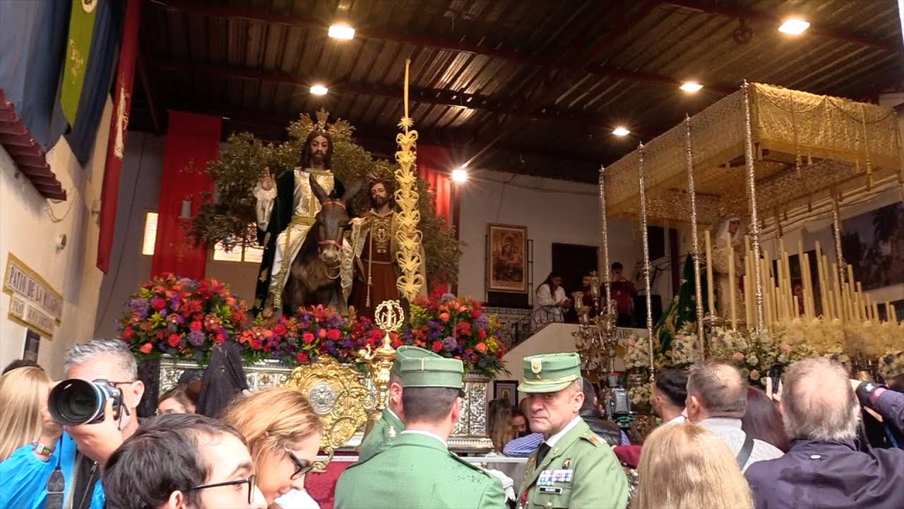 La lluvia impide la salida de la Cofradía de la Flagelación en un emotivo Domingo de Ramos