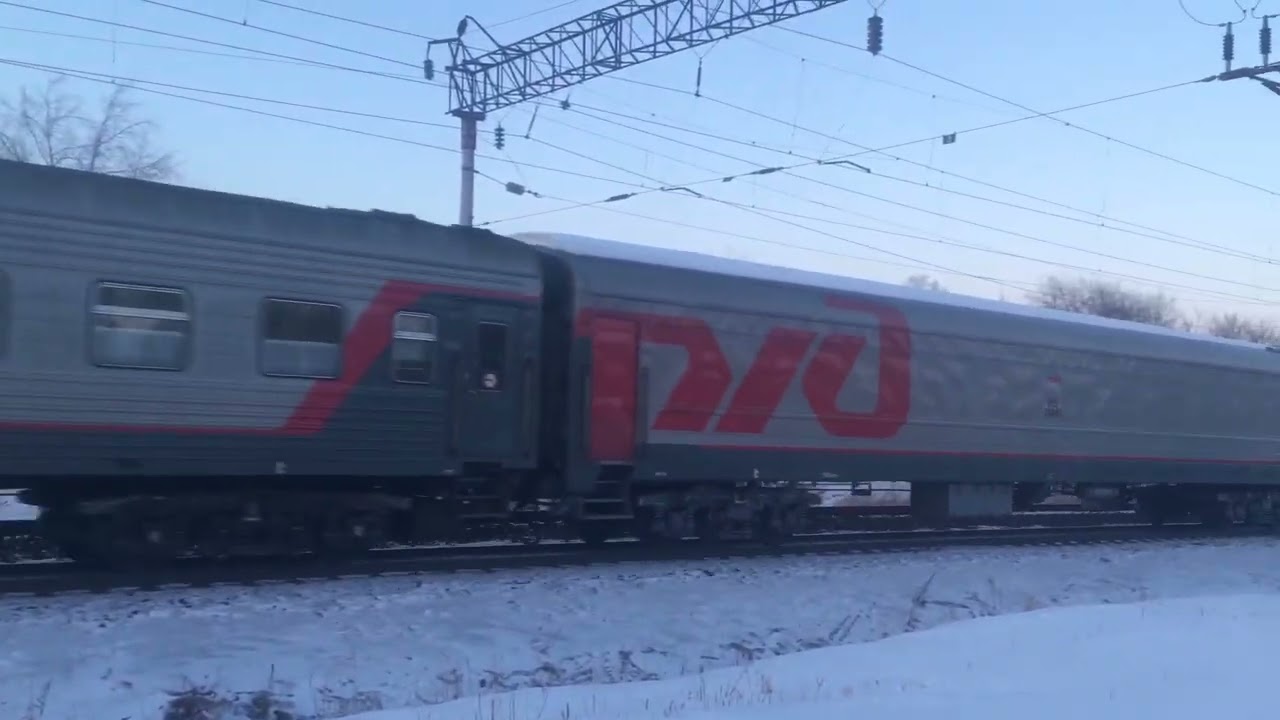 С приветом! Электровоз ЭП1-174 со скорым поездом №009Н Владивосток — Москва