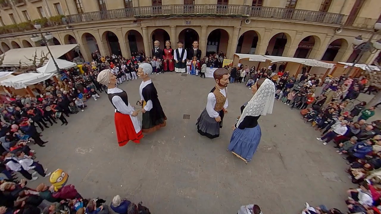 Gigantes de Buztintxuri en Tafalla