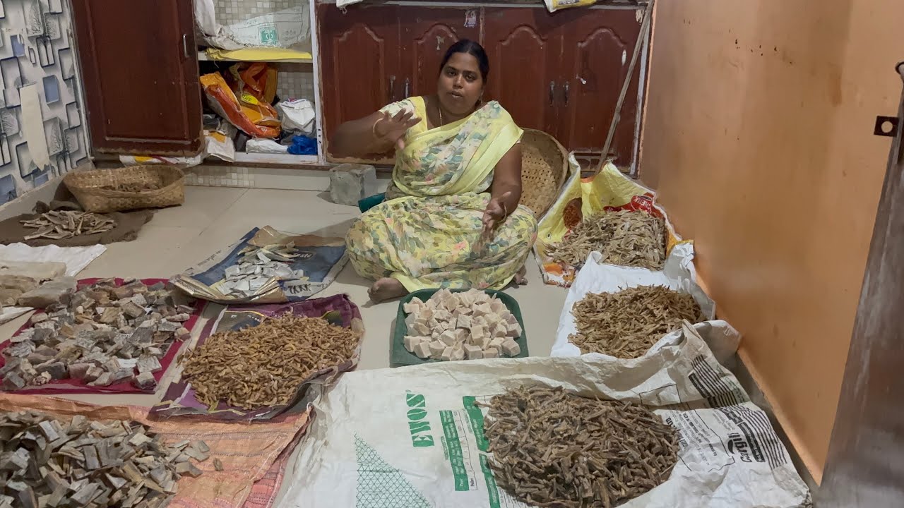  ఉదయం 5 గంటలకు లేచి గుడ్డు పులుసు చేసి పిల్లలనీ పంపించి కేరేజ్ కట్టుకుని షాప్ కి వెళ్ళాము 