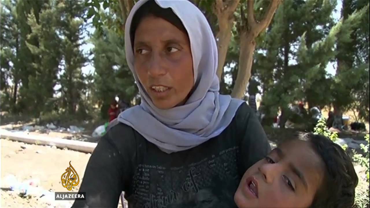 يفرّ الإيزيديون خوفاً من تنظيم الدولة الإسلامية