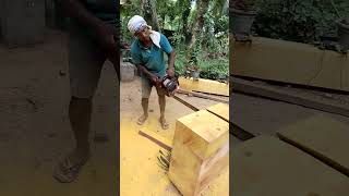 Chainsaw cutting #wood #classicwood #carpentry #wooddesigner #woodwork #woodscraft #woodworking #art