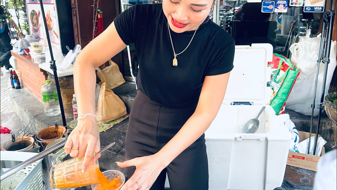 Ploysai coffee! The Most Beautiful & Hardworking Thai Coffee Lady in Bangkok