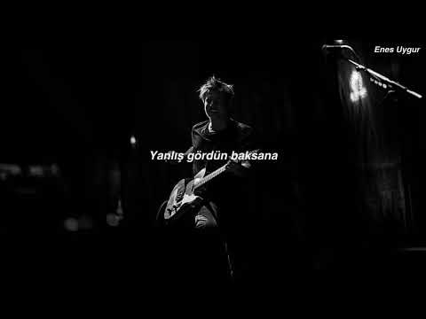 Batuhan Mutlugil - Bambaşka (Lyrics)