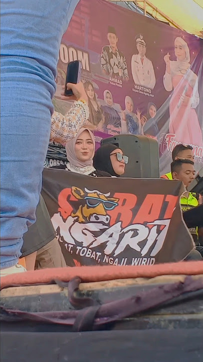 bunda mengibarkan bendera sobat ngarit 🫶 #sobatngaretnusantara #shortvideo #trendingshorts
