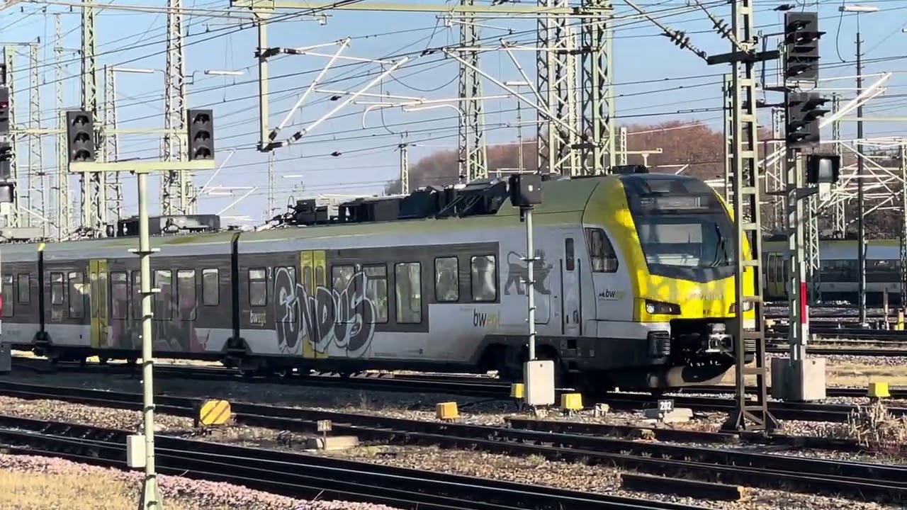 Ankunft Stadler Flirt 3 und Talent 2 von bwegt (kann ich nicht zuordnen) am Stuttgarter Hbf