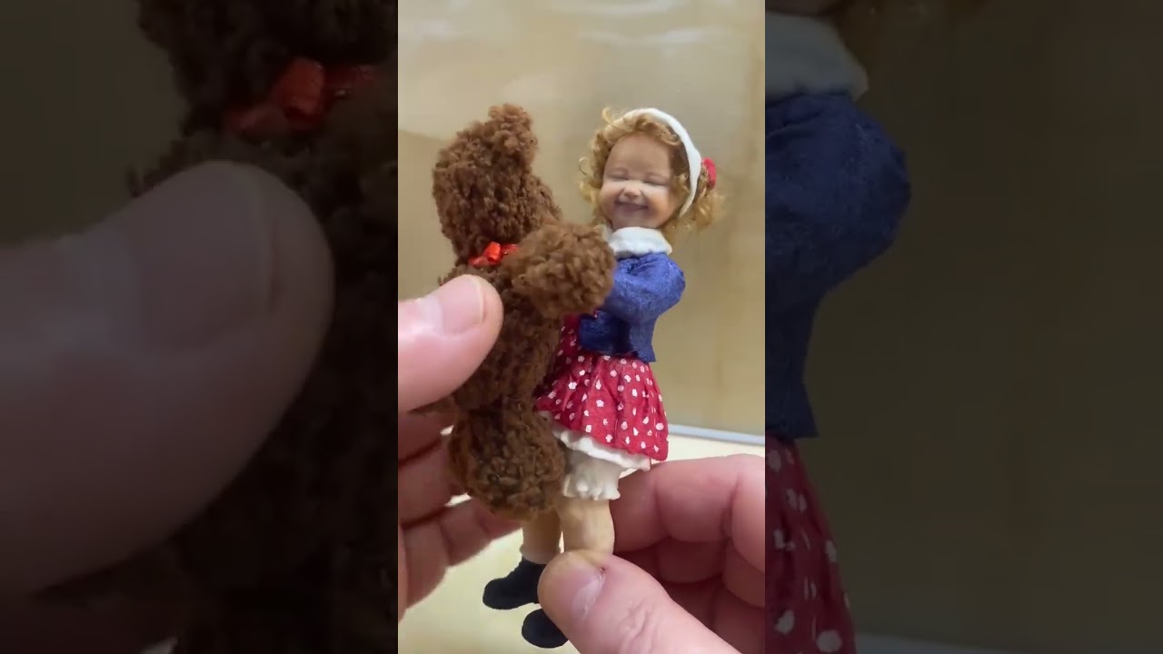 У меня появилась новая малышка. Ватная ёлочная игрушка.