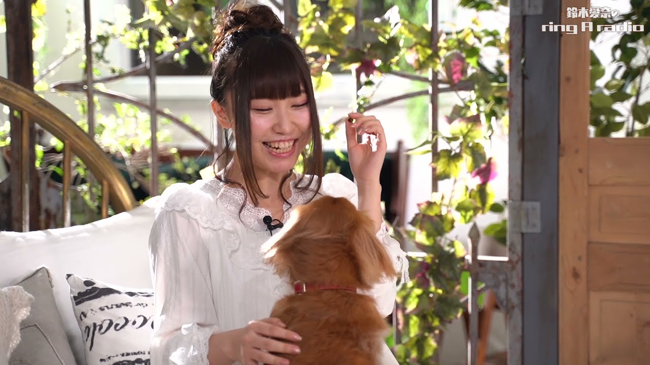 鈴木愛奈のring A radio」ボイス入り目覚まし時計+メイキングBlu-ray