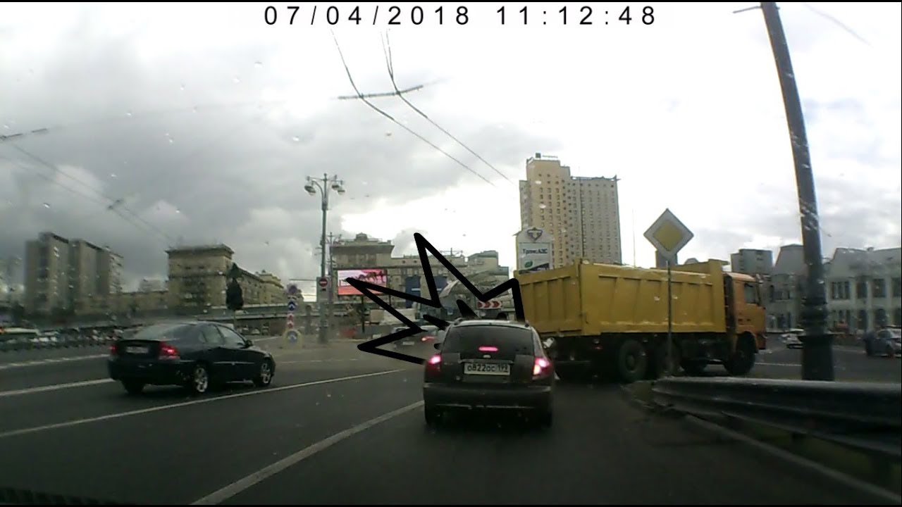 Лопнуло колесо у камаза Лопнуло колесо у камаза