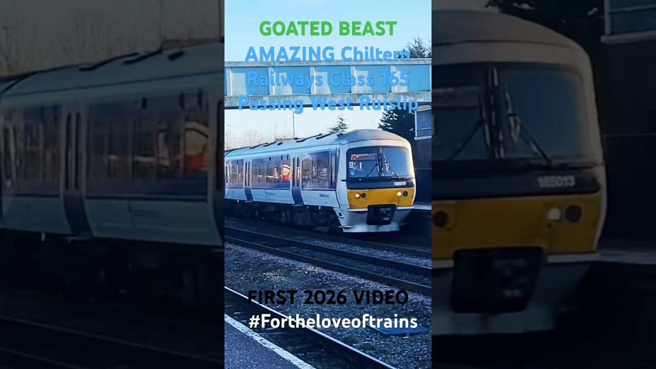 FAST Chiltern Railways Class 165 Networker Turbo Train Passing West Ruislip 