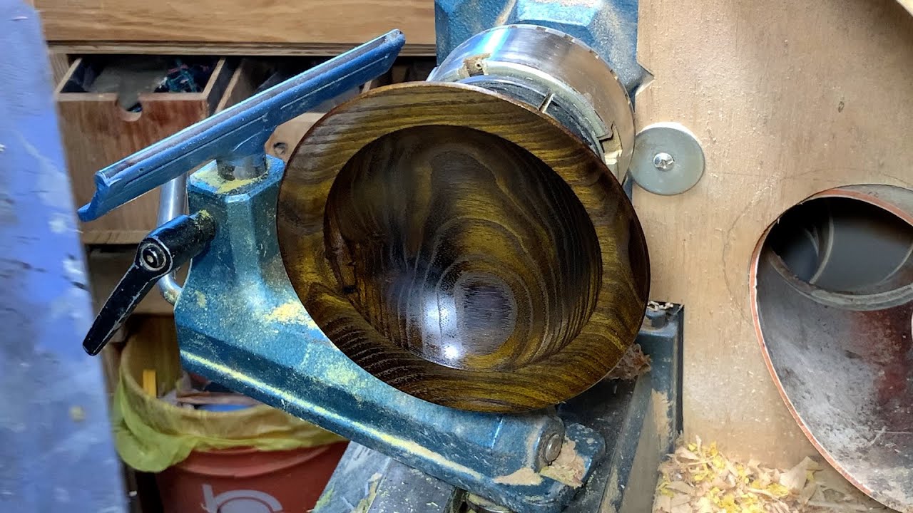 Richard Raffan completes and ebonizes a rough-turned bowl.