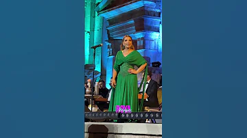 الفنانة اصالة تغني يا مجنون مش انا ليلى مع الجمهور 