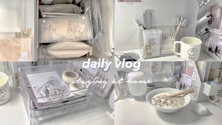 vlog | decorating my desk, studying, making stickers