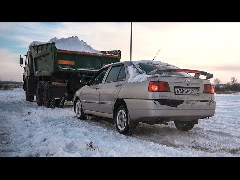 Видео: Старый китаец въезжает под Камаз на скорости.