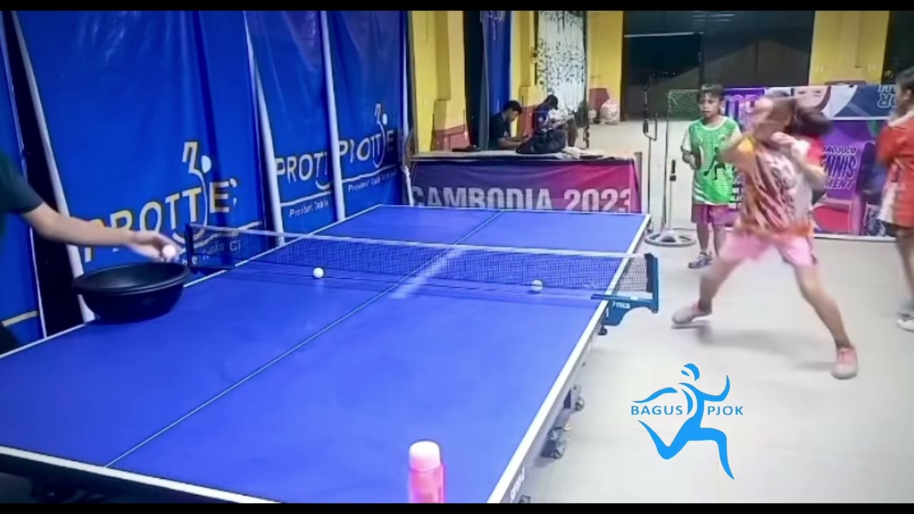 Drilling backhand forehand smash tenis meja