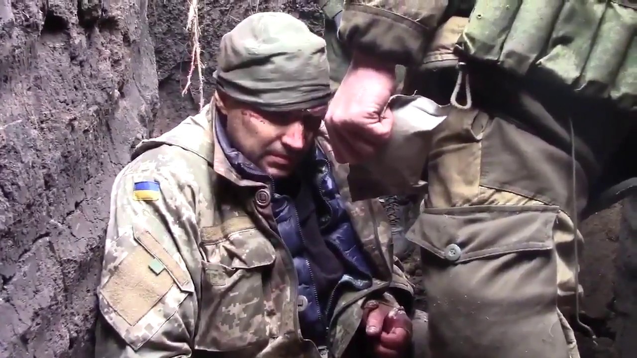 Героиня попала в плен к злодею-онанисту Героиня попала в плен к злодею-онанисту