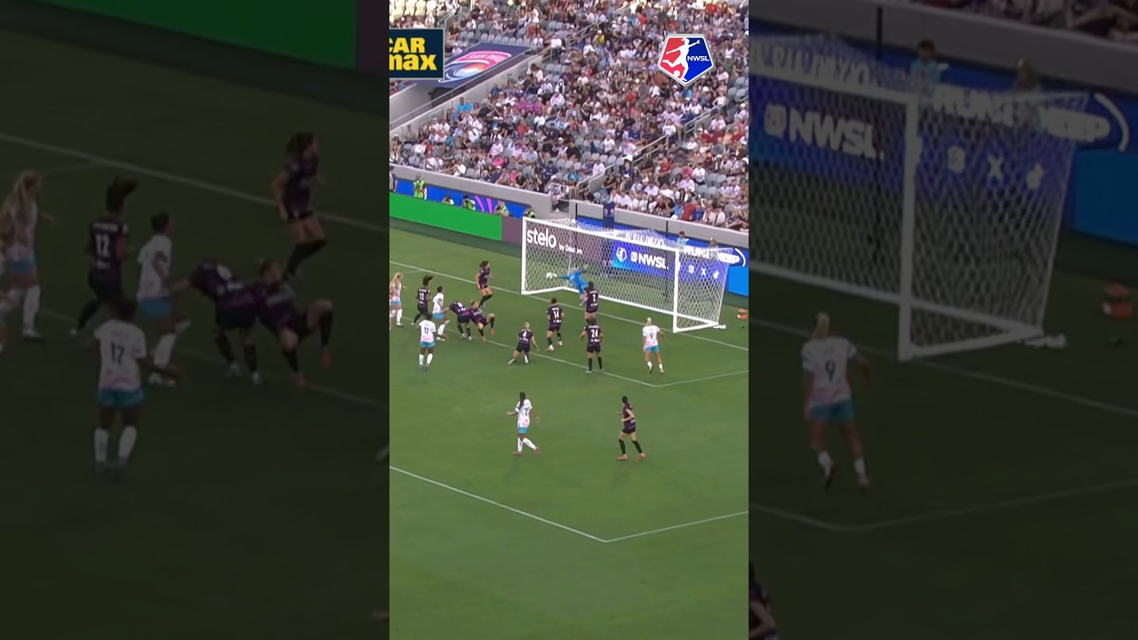 Reaction time: elite. 🧤 Jane Campbell 🤌