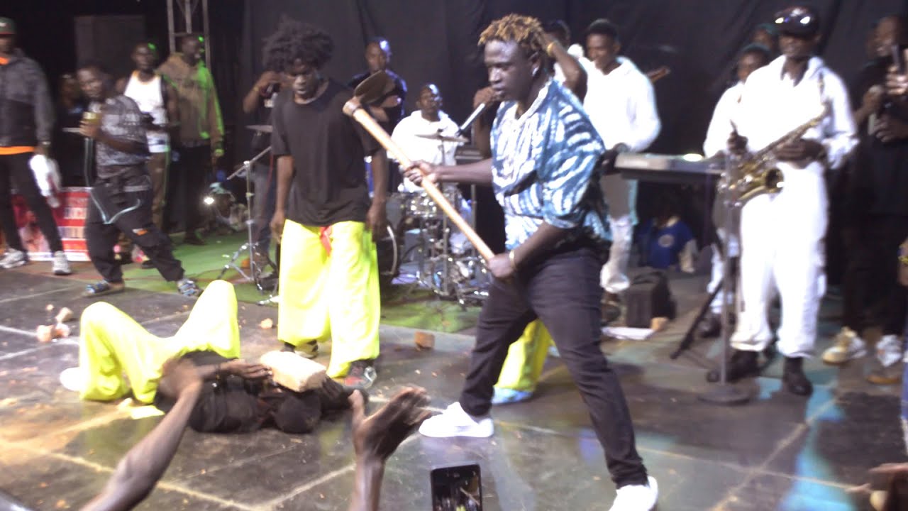Gravity Omutujju almost killed a person on stage | Omunio Omunyongo We Gulu